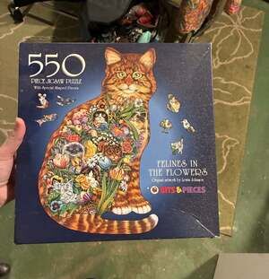 550 Pc Shaped Jigsaw Puzzle Felines in the Flowers
